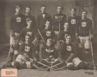 RedJacket1908-09team s.jpg (90420 bytes)