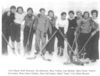 Hurontown1934WomenTeam_s.jpg (94668 bytes)